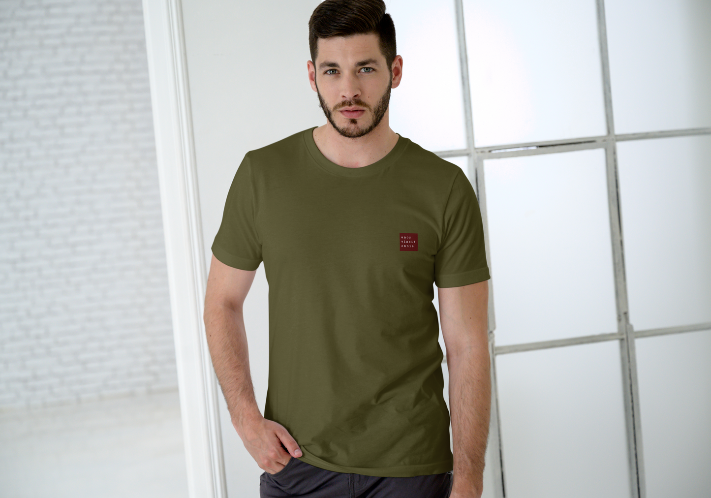 Amor Vincit Omnia, Mens Tee